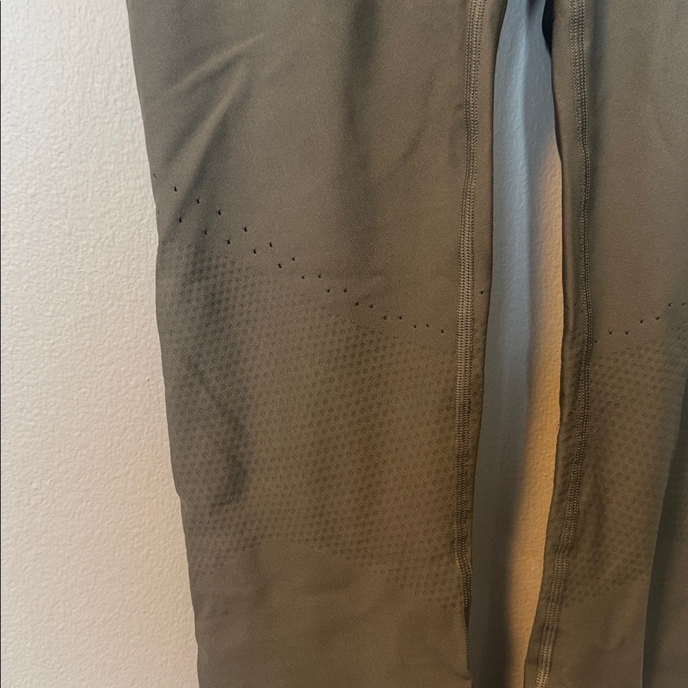 Green Lululemon Leggings - Picture 3 of 8